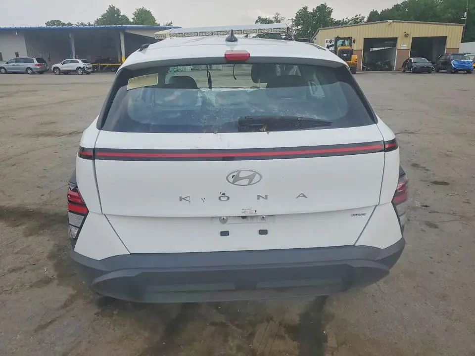 2025 HYUNDAI KONA SE  