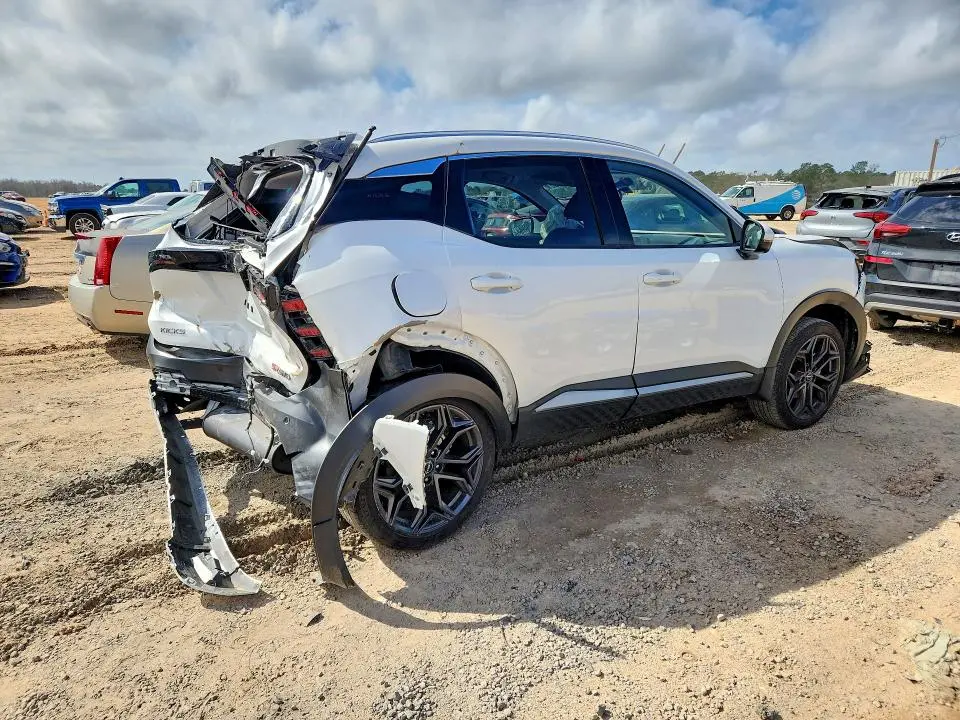 2025 NISSAN KICKS SR  