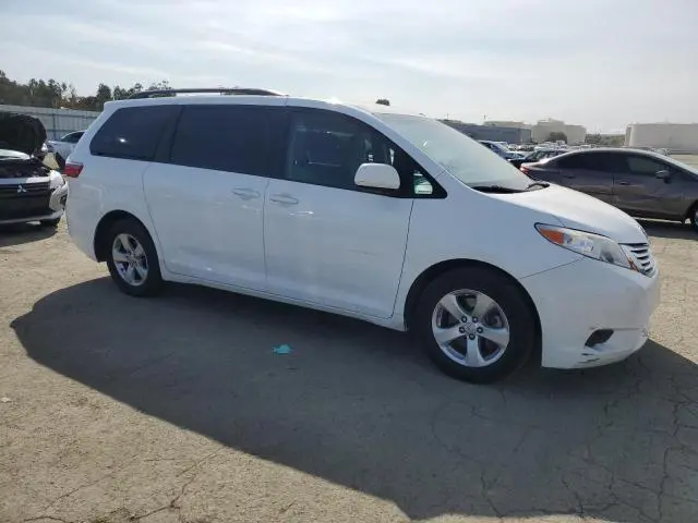 2017 TOYOTA SIENNA LE  