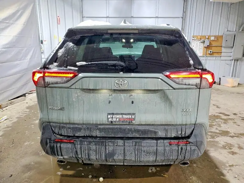 2022 TOYOTA RAV4 XLE  