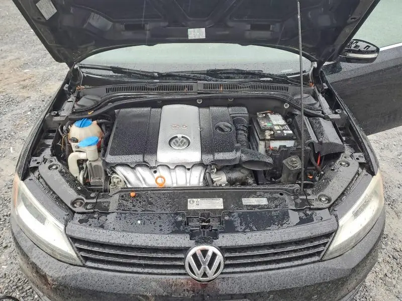 2013 VOLKSWAGEN JETTA SE  