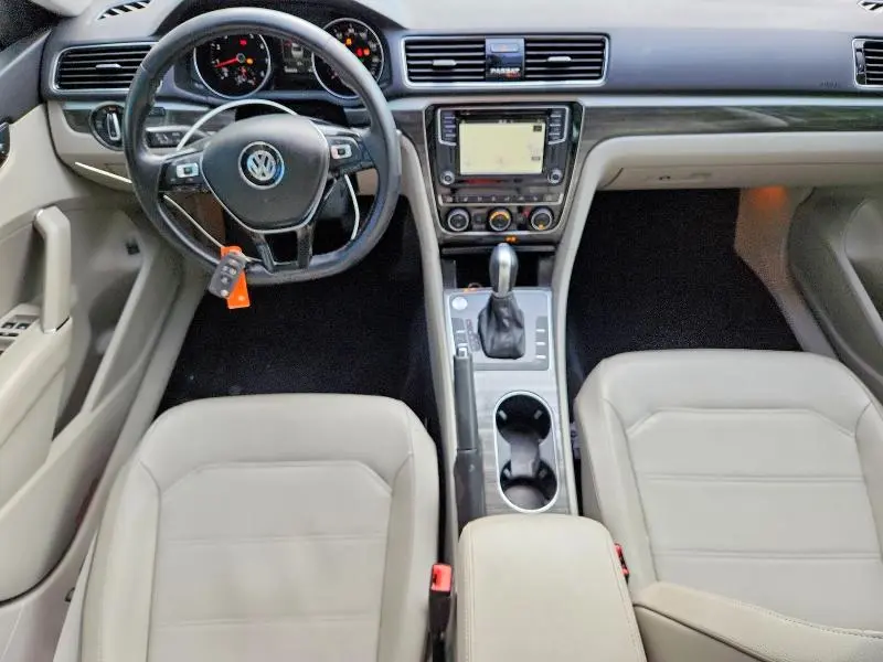 2018 VOLKSWAGEN PASSAT SE  