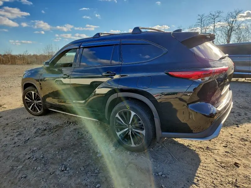 2021 TOYOTA HIGHLANDER XSE  