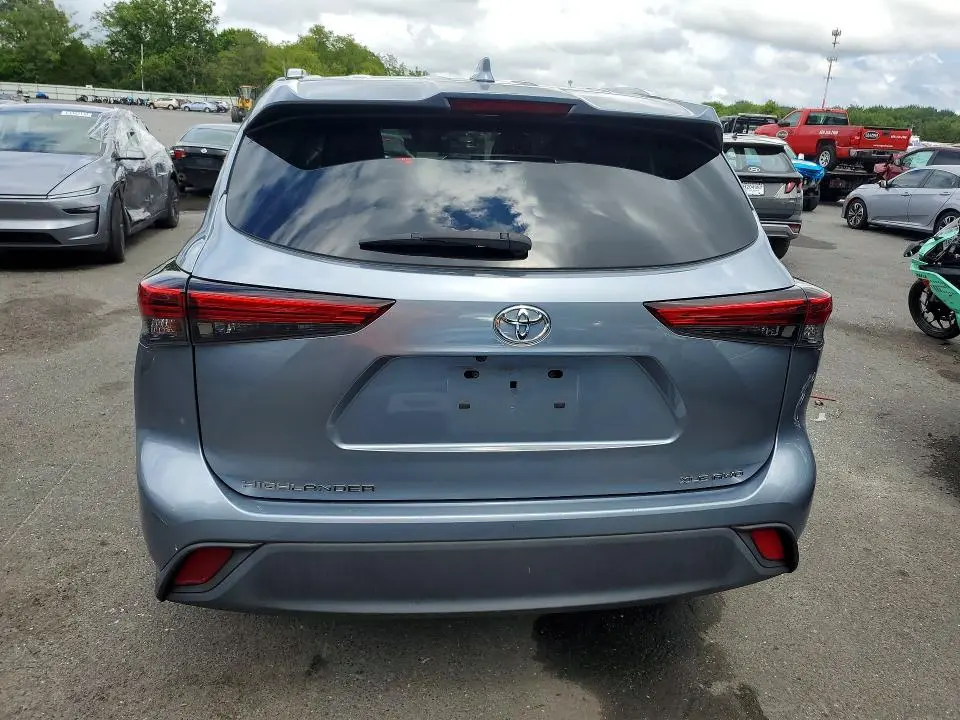 2021 TOYOTA HIGHLANDER XLE  