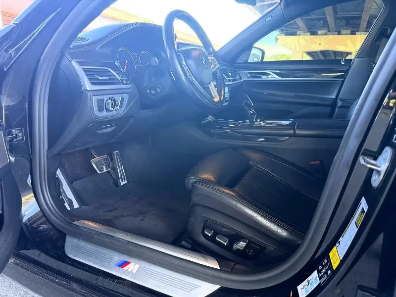 2019 BMW 750 XI  