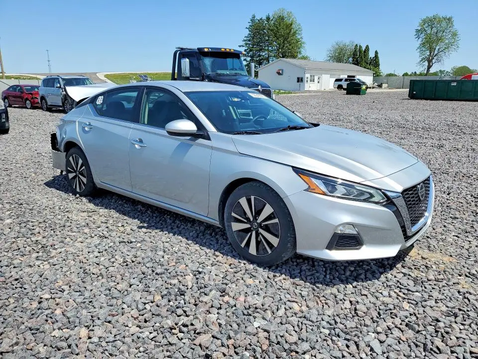2021 NISSAN ALTIMA SV  