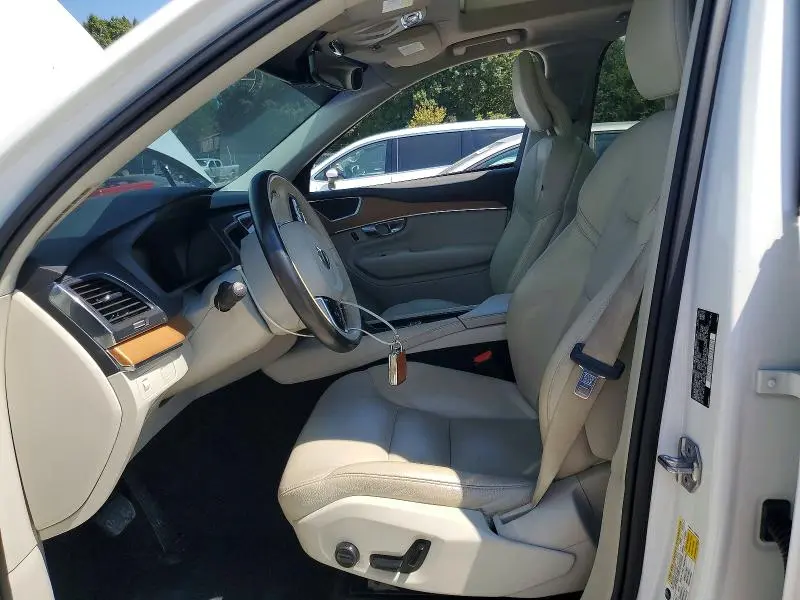 2021 VOLVO XC90 T6 MOMENTUM  