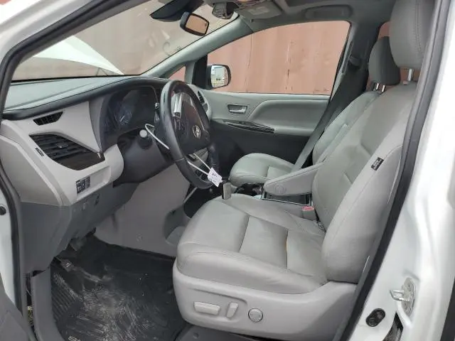 2018 TOYOTA SIENNA XLE