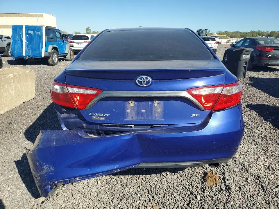 2016 TOYOTA CAMRY SE  