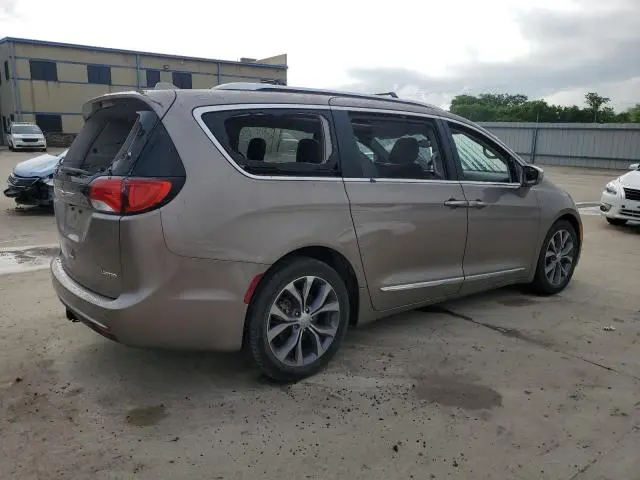 2017 CHRYSLER PACIFICA LIMITED  