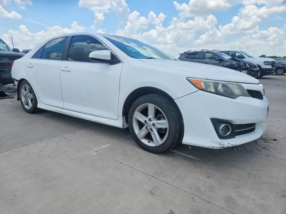 2013 TOYOTA CAMRY SE  