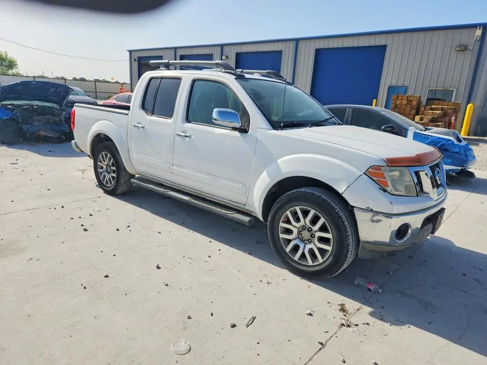 2010 NISSAN FRONTIER SE V6  