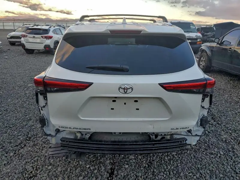 2021 TOYOTA HIGHLANDER XLE  