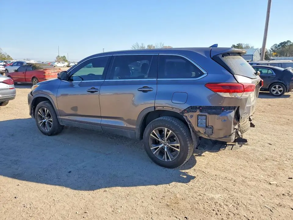 2019 TOYOTA HIGHLANDER LE  