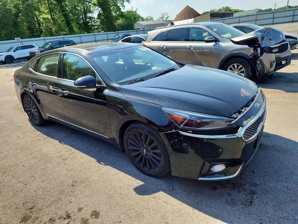 2018 KIA CADENZA PREMIUM  