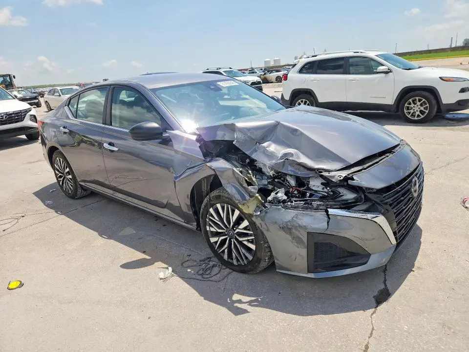 2024 NISSAN ALTIMA SV  