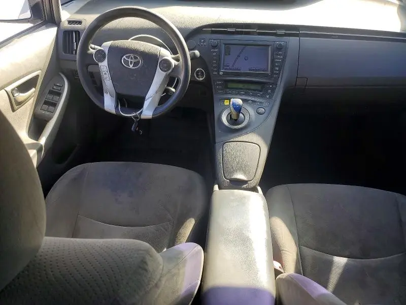 2010 TOYOTA PRIUS III  