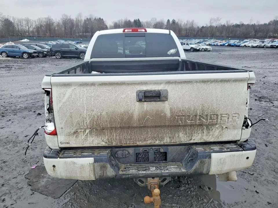 2018 TOYOTA TUNDRA SR5  