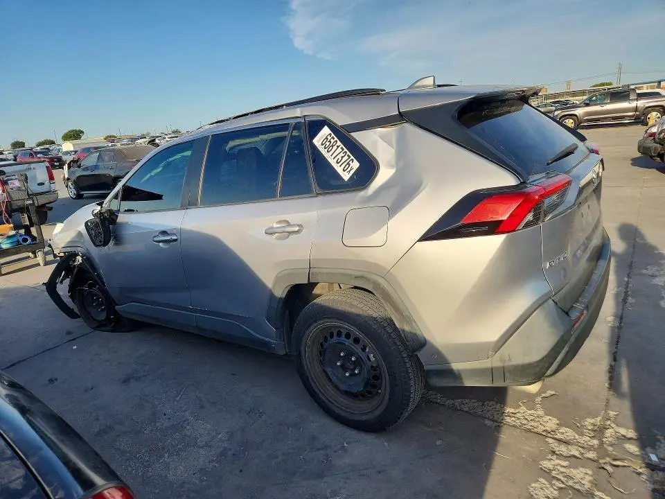 2020 TOYOTA RAV4 LE  