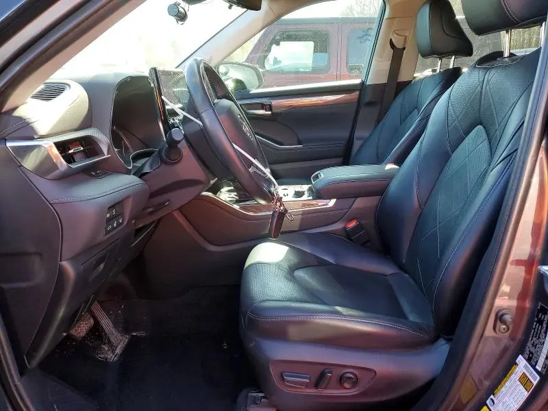 2022 TOYOTA HIGHLANDER PLATINUM  