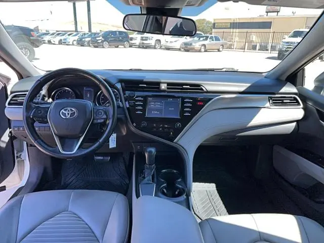 2018 TOYOTA CAMRY SE  
