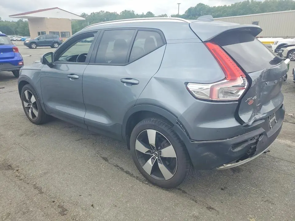2019 VOLVO XC40 T5 MOMENTUM  