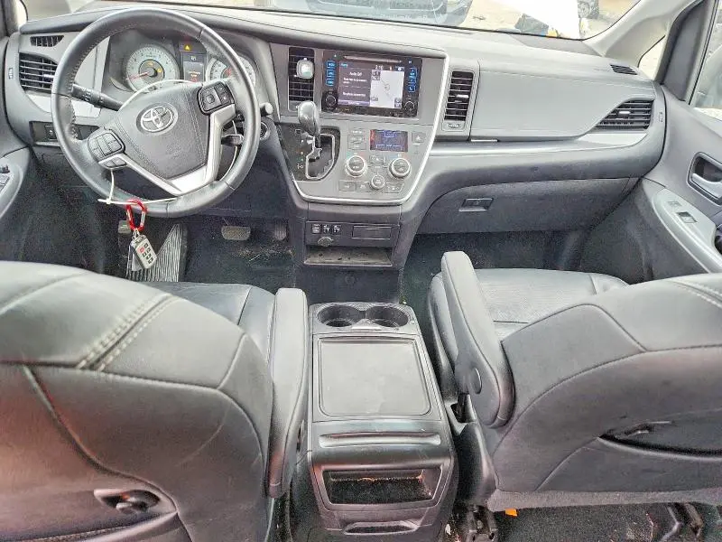 2017 TOYOTA SIENNA   