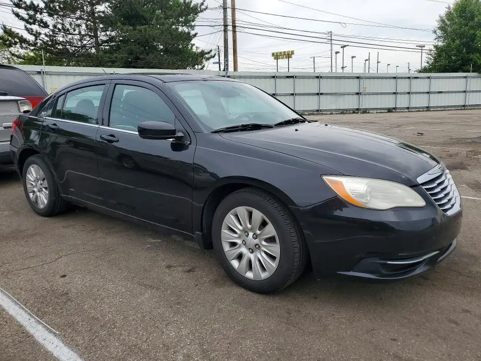 2013 CHRYSLER 200 LX  