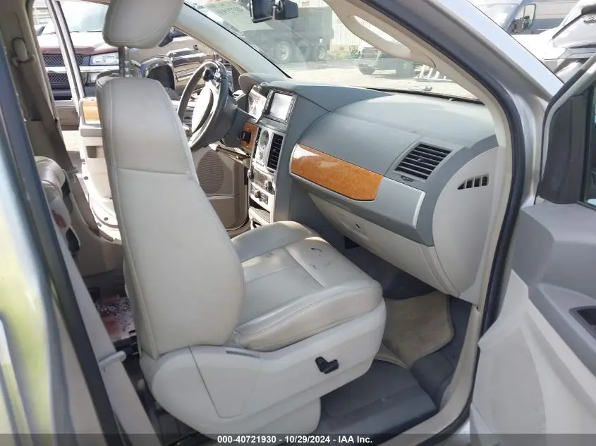 2010 CHRYSLER TOWN & COUNTRY NEW LIMITED