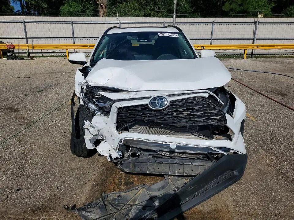 2023 TOYOTA RAV4 XLE  