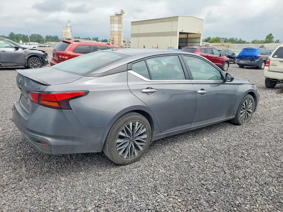 2024 NISSAN ALTIMA SV  