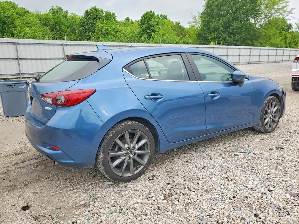 2018 MAZDA 3 TOURING  