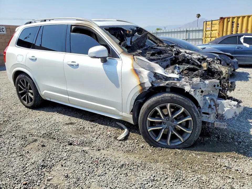 2016 VOLVO XC90 T6  