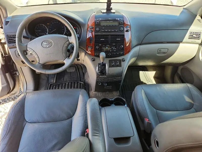 2010 TOYOTA SIENNA XLE  