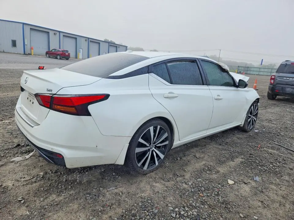 2021 NISSAN ALTIMA SR  