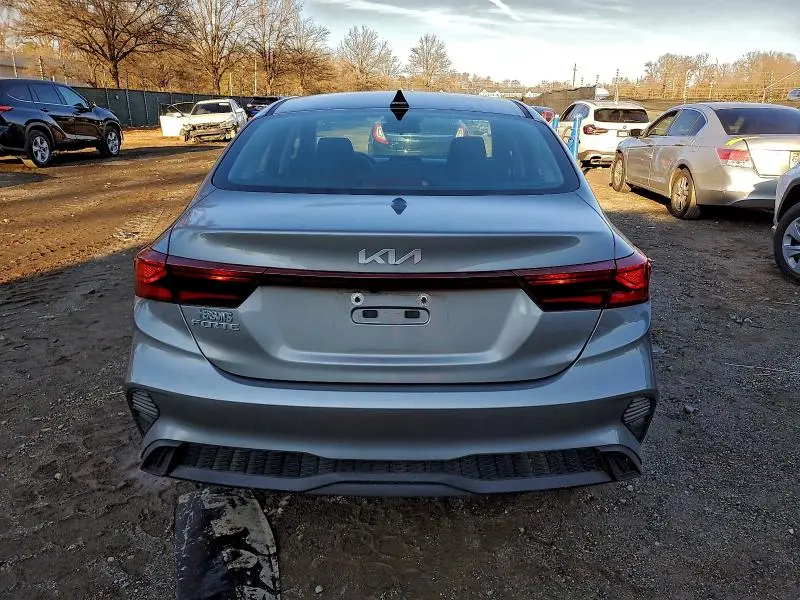 2023 KIA FORTE LXS  