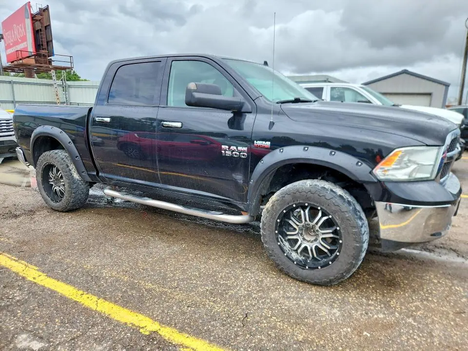 2016 RAM 1500 SLT  