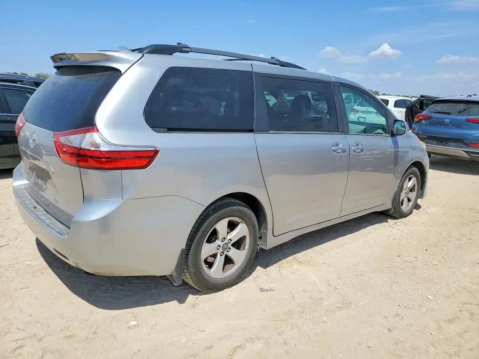 2018 TOYOTA SIENNA LE  