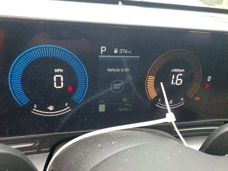 2024 HYUNDAI KONA SE  
