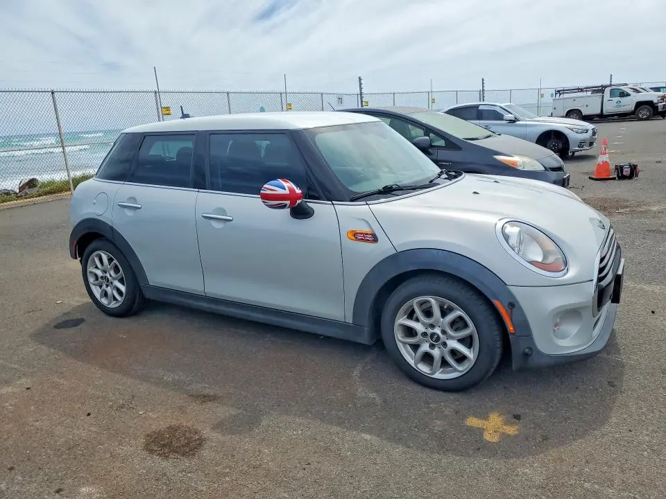 2018 MINI COOPER   