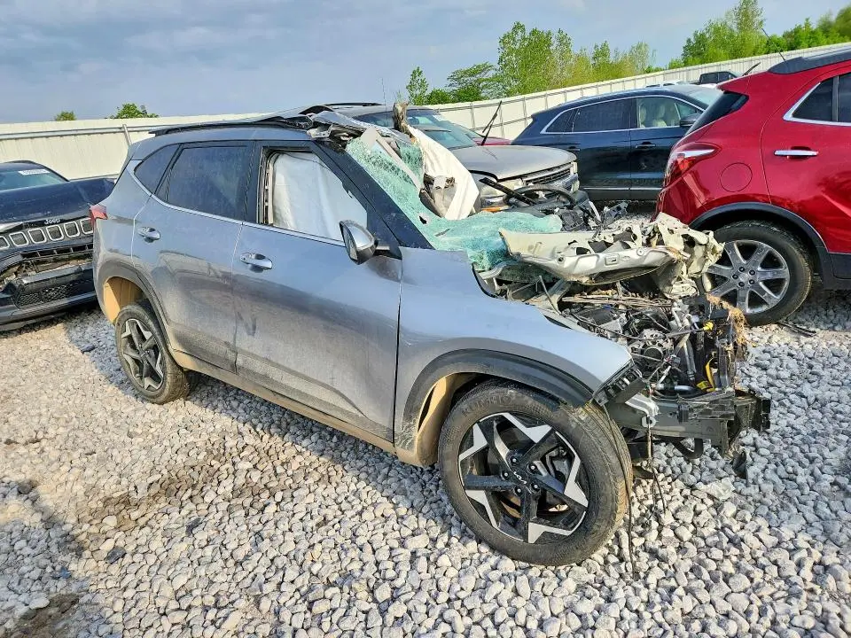 2025 KIA SELTOS EX  