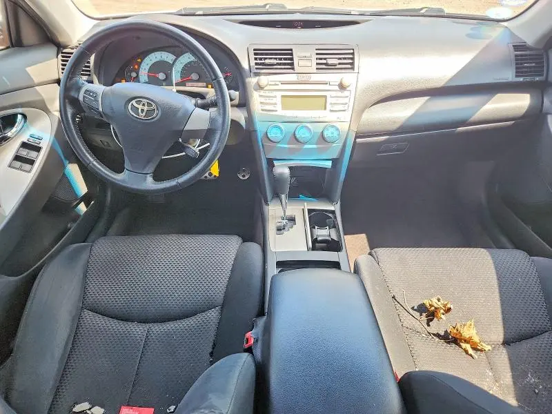 2011 TOYOTA CAMRY SE  