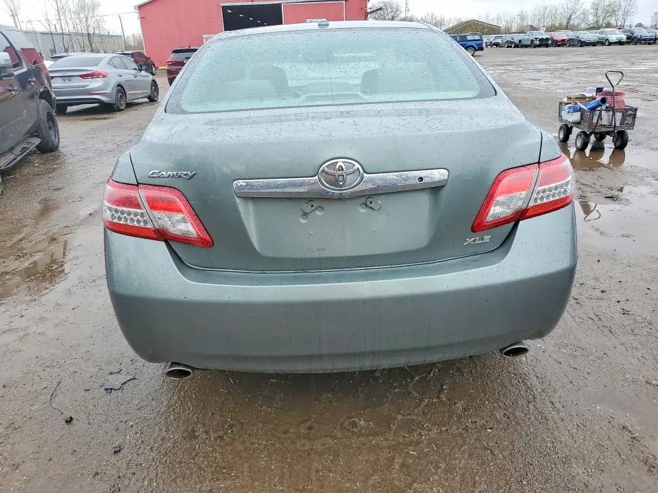 2010 TOYOTA CAMRY XLE V6  