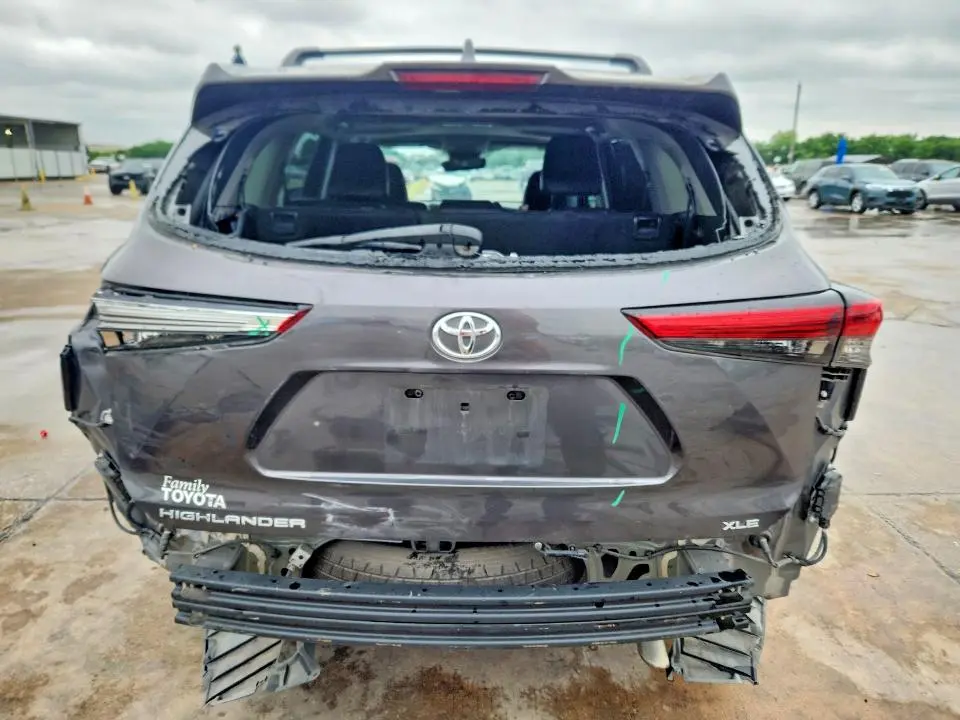 2021 TOYOTA HIGHLANDER XLE  