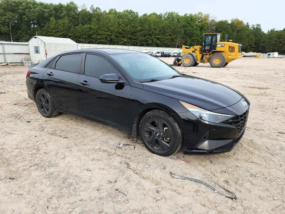 2021 HYUNDAI ELANTRA SEL  