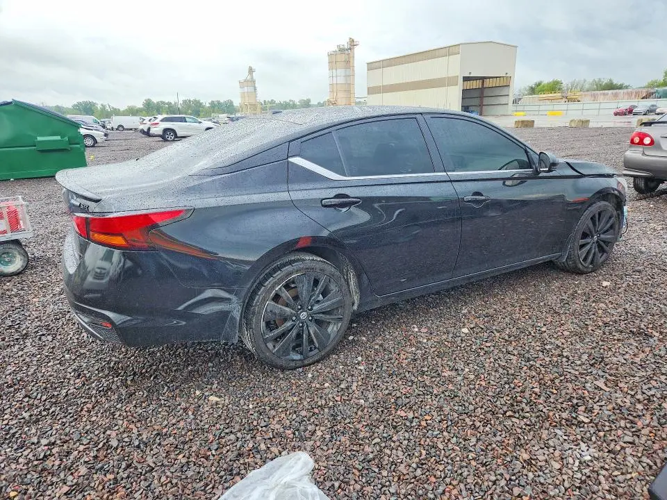 2022 NISSAN ALTIMA SR  
