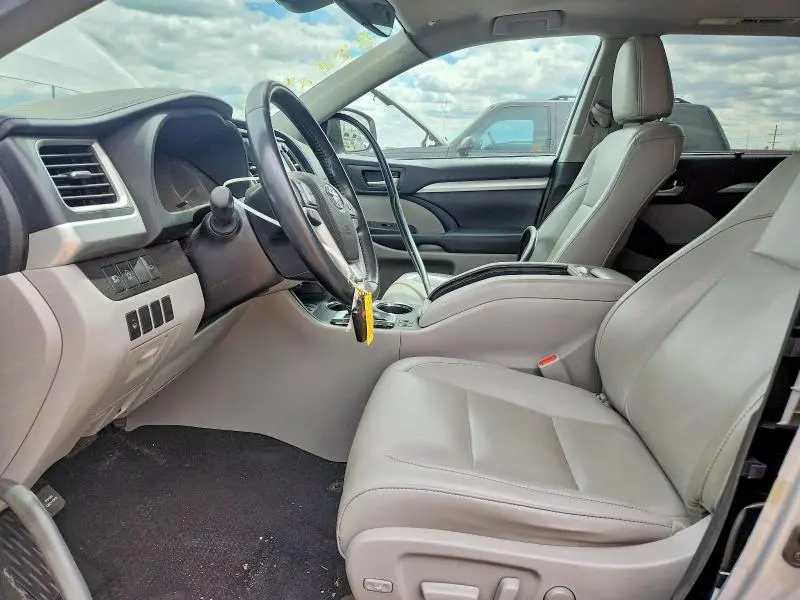 2019 TOYOTA HIGHLANDER XLE  