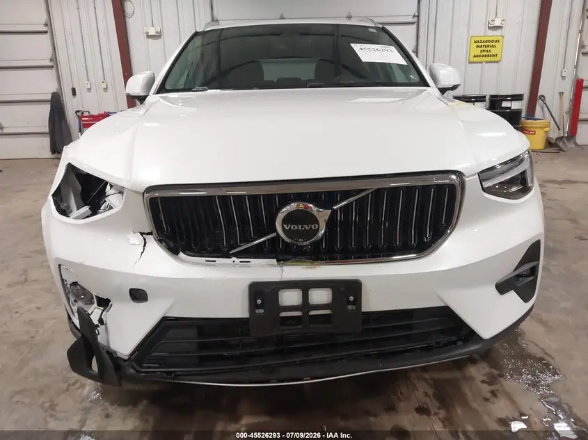 2024 VOLVO XC40 B5 ULTIMATE BRIGHT THEME