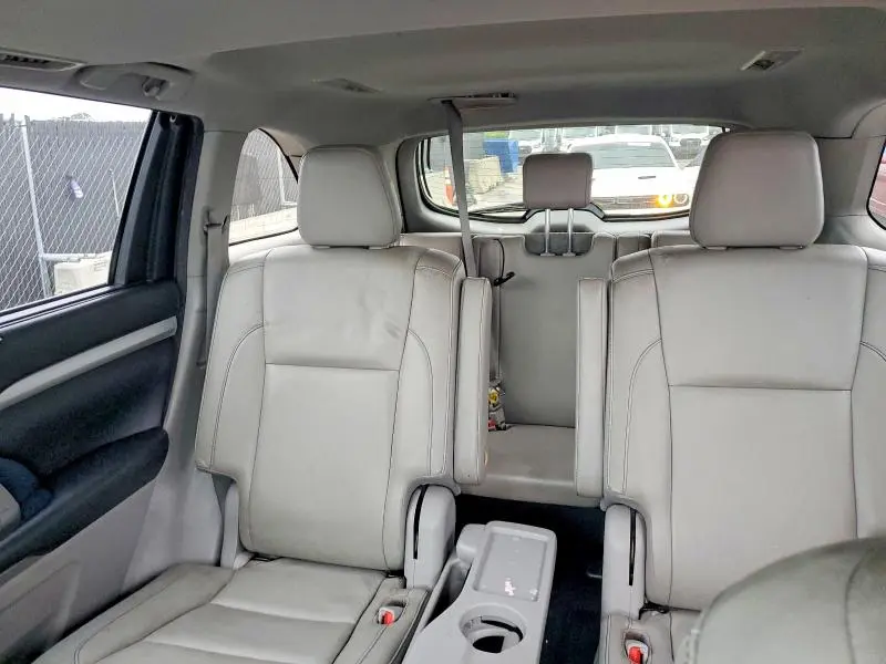 2018 TOYOTA HIGHLANDER XLE  