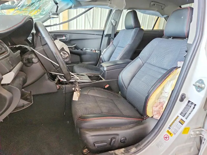 2015 TOYOTA CAMRY SE  